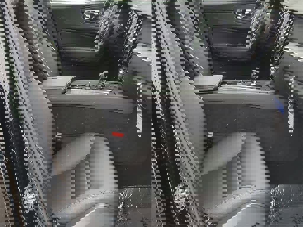 Certified 2025 Volvo XC60 T8 Core w/ Protection Package Premier image 20