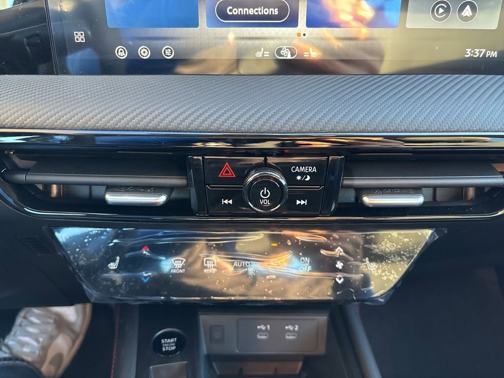 New 2026 Nissan Kicks SR w/ Cold Weather Package FWD image 13