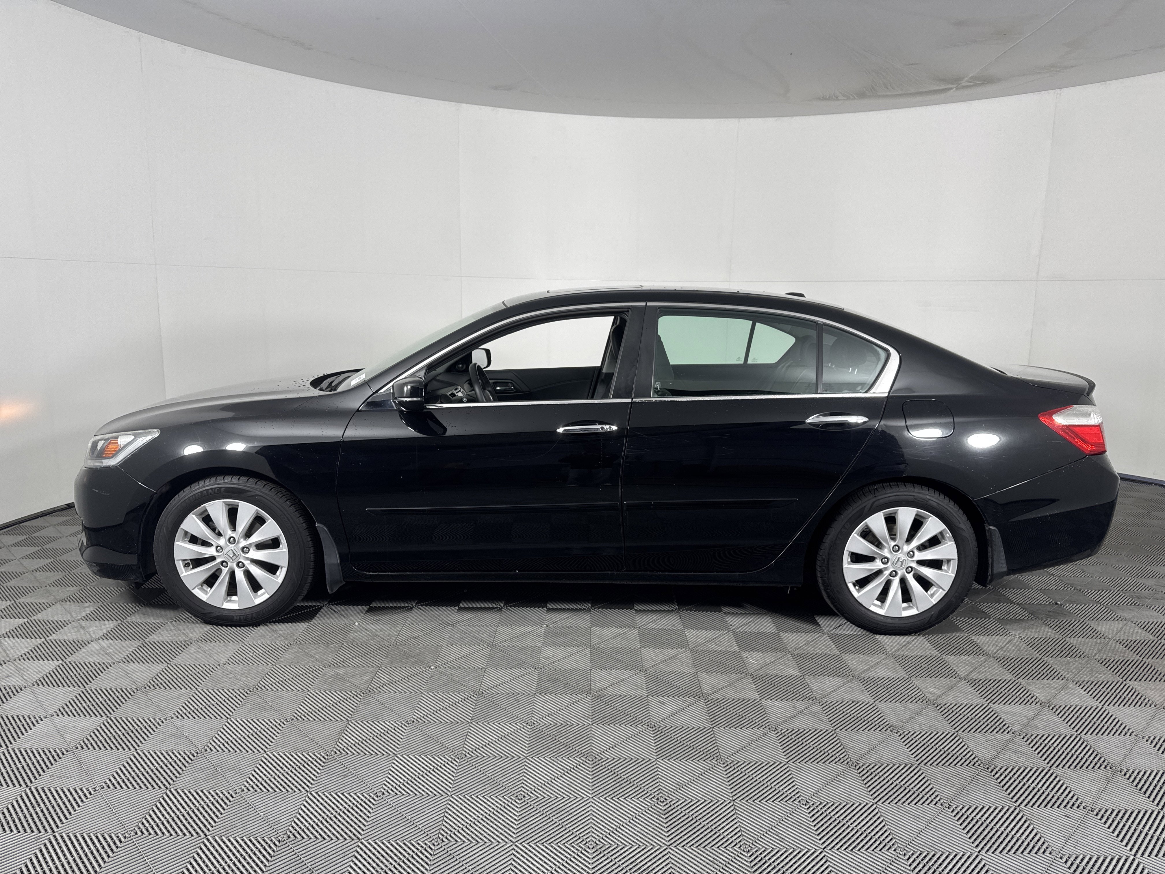 Used 2015 Honda Accord EX-L image 7