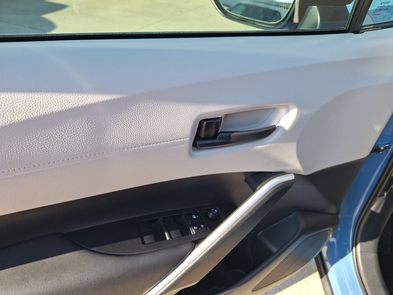 Used 2026 Toyota Corolla Cross LE w/ Moonroof Package FWD image 17