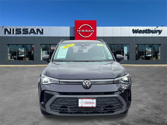 Used 2025 Volkswagen Taos SE image 2