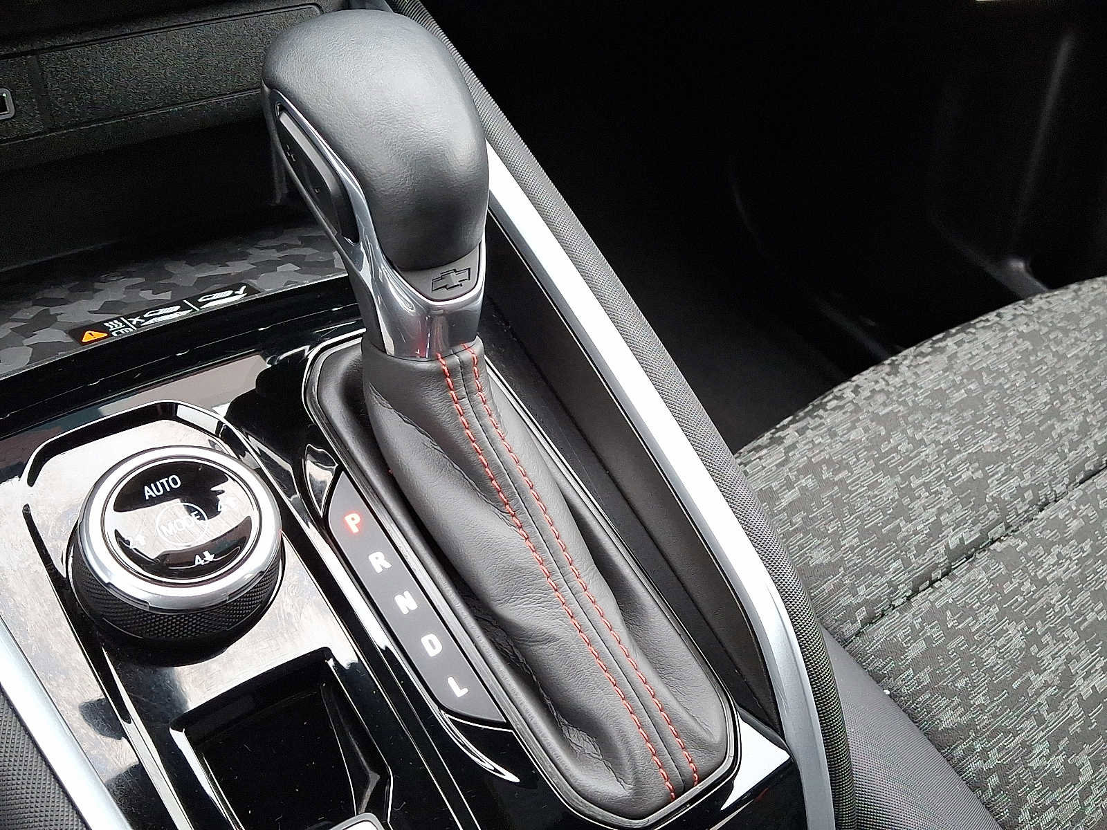 Used 2024 Chevrolet Colorado Z71 w/ Z71 Convenience Package 2 image 15