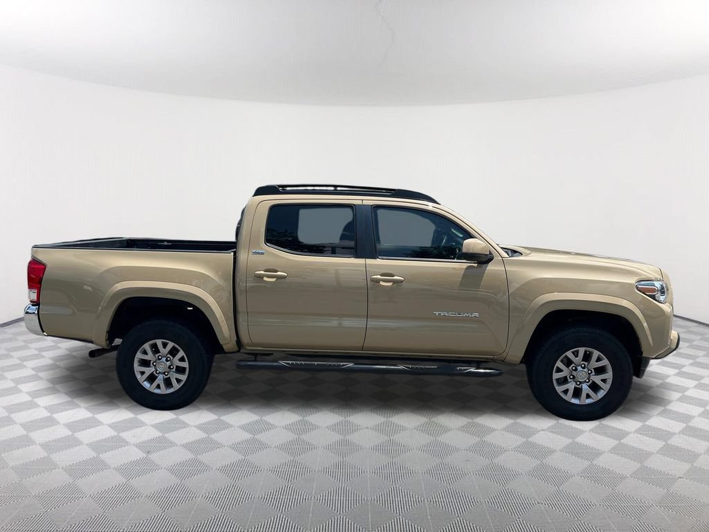 Used 2017 Toyota Tacoma SR5 w/ Tow Package RWD image 4