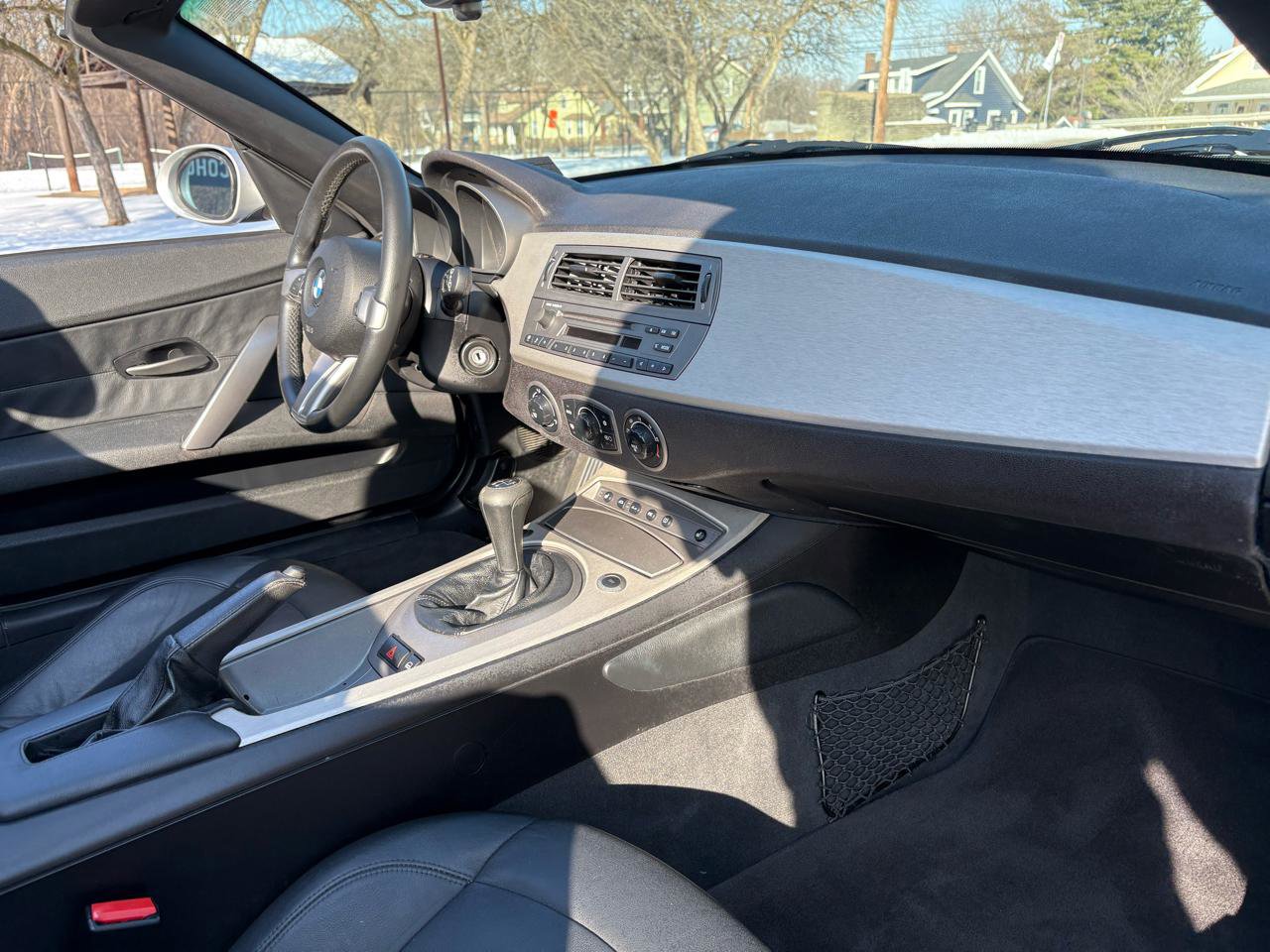 Used 2004 BMW Z4 2.5i image 38