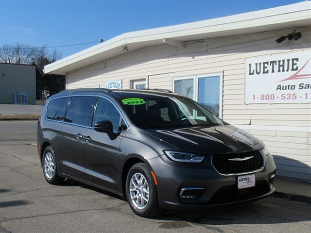 Used 2022 Chrysler Pacifica Touring-L FWD image 4