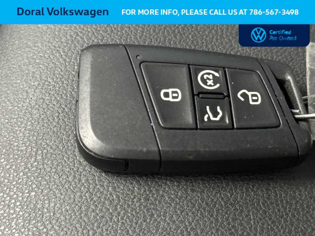 Used 2025 Volkswagen Taos SE FWD image 28