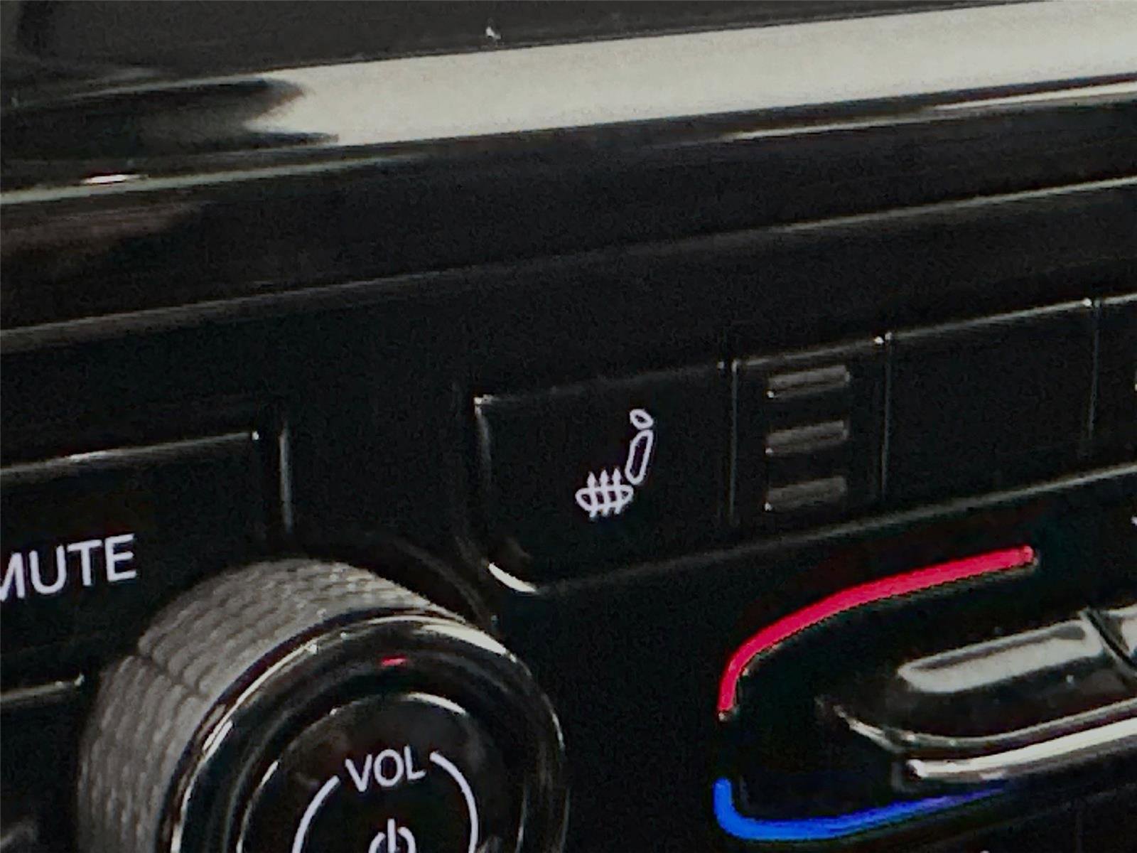 Used 2023 Jeep Grand Cherokee Laredo w/ Luxury Tech Group I image 16