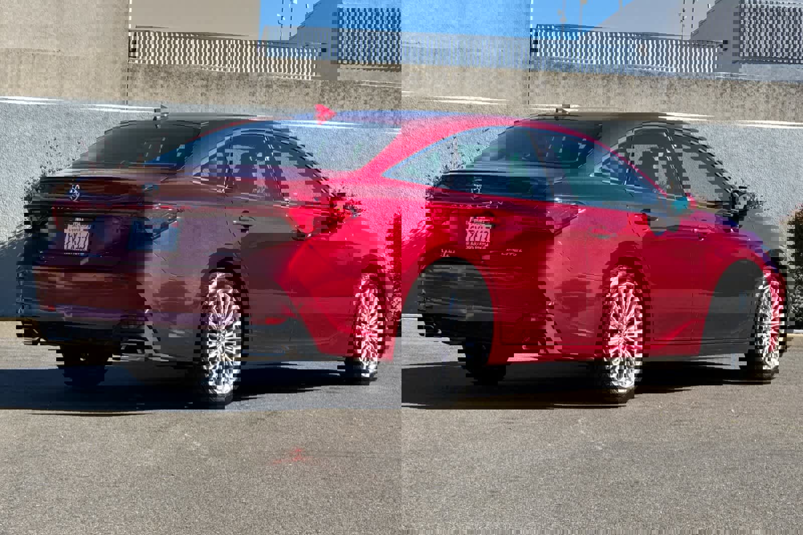 Used 2019 Toyota Avalon Limited w/ Advanced Safety Package image 2