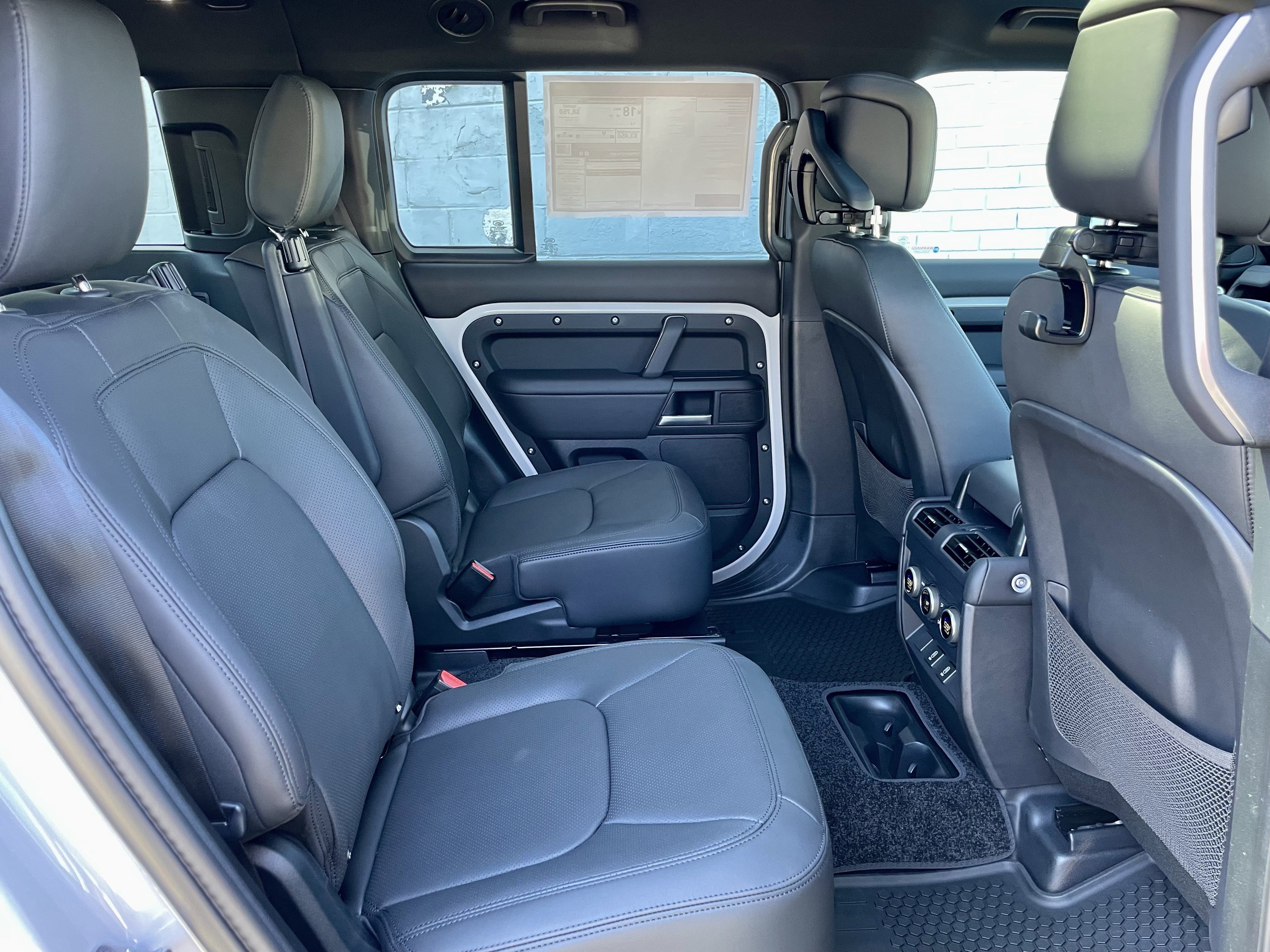 New 2026 Land Rover Defender 130 X-Dynamic SE image 31