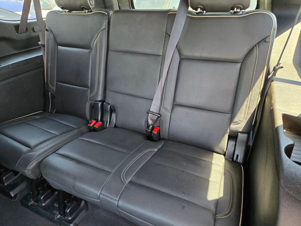 Used 2023 Chevrolet Suburban Premier RWD image 6