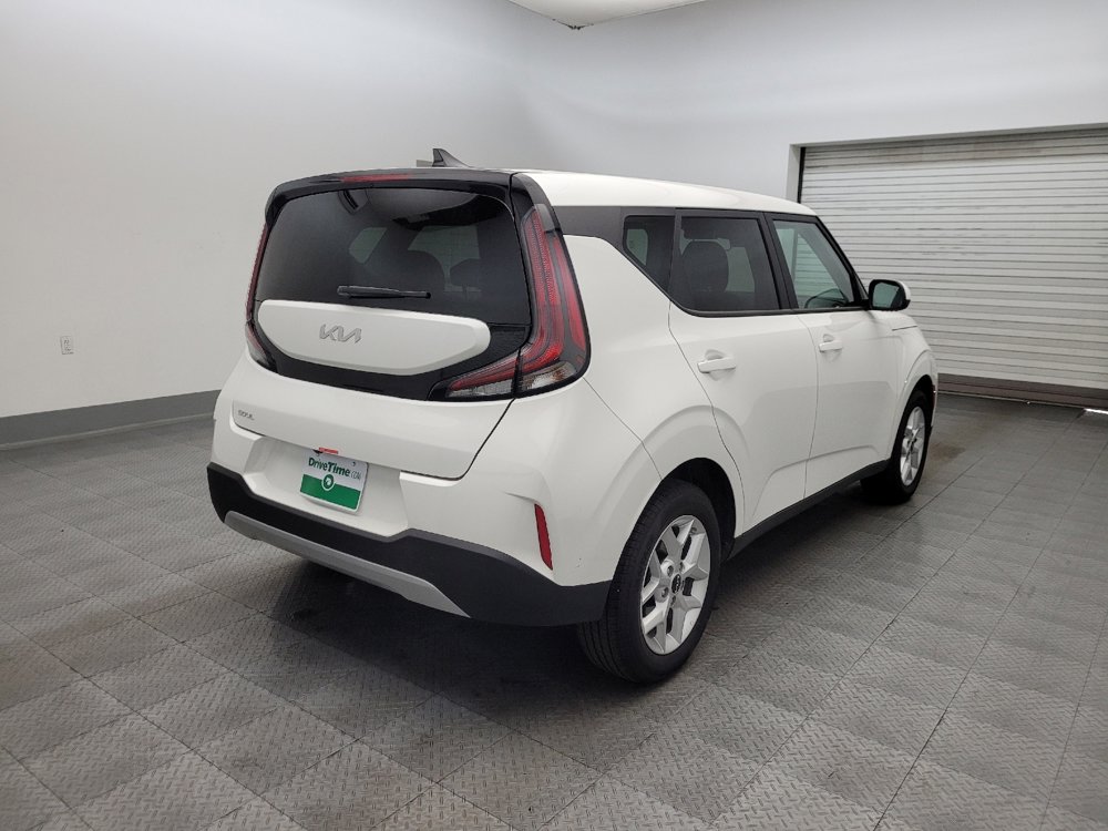 Used 2025 Kia Soul LX image 9