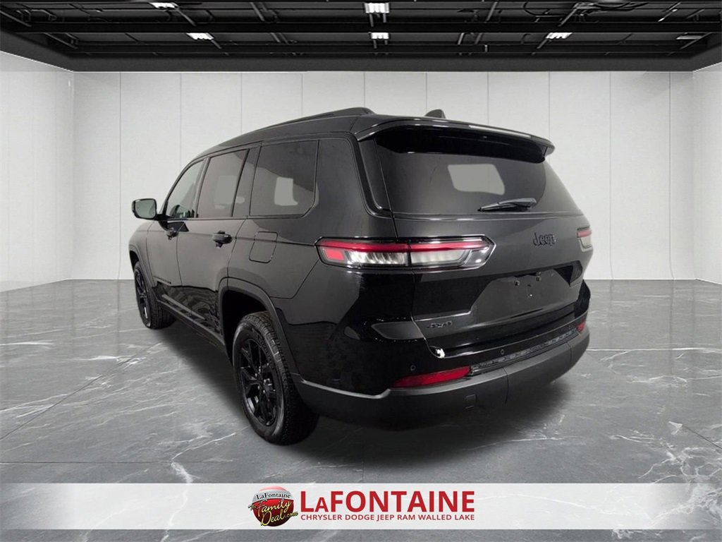 Certified 2024 Jeep Grand Cherokee L Laredo image 3