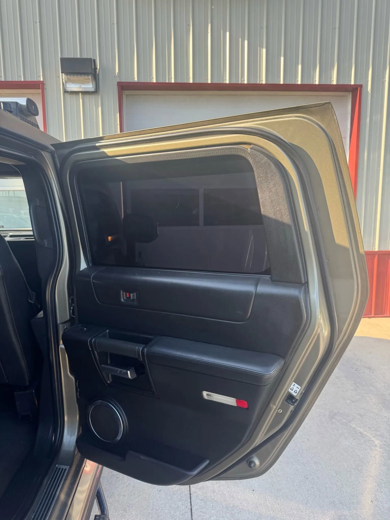 Used 2005 HUMMER H2 w/ Preferred Equipment Group image 15