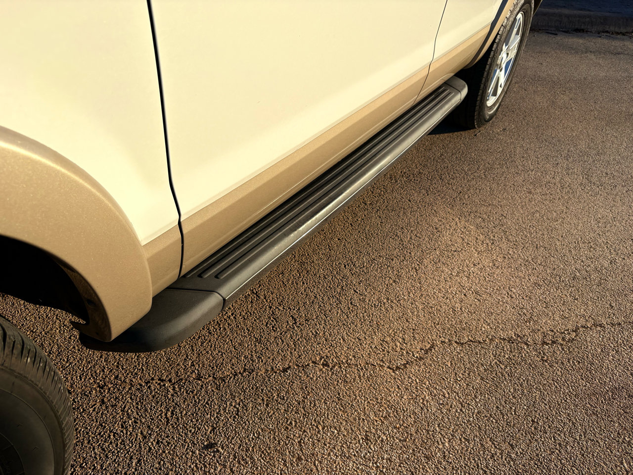 Used 2010 Ford Explorer XLT image 8