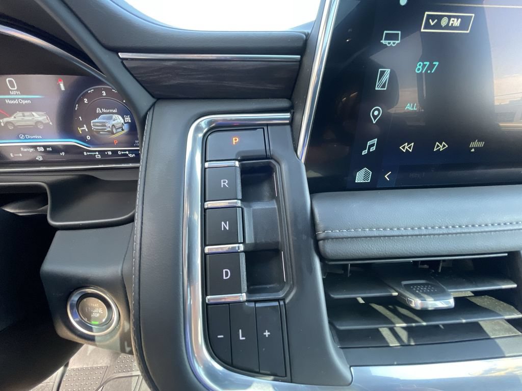 Used 2024 Chevrolet Tahoe Z71 w/ Luxury Package AWD/4WD image 16