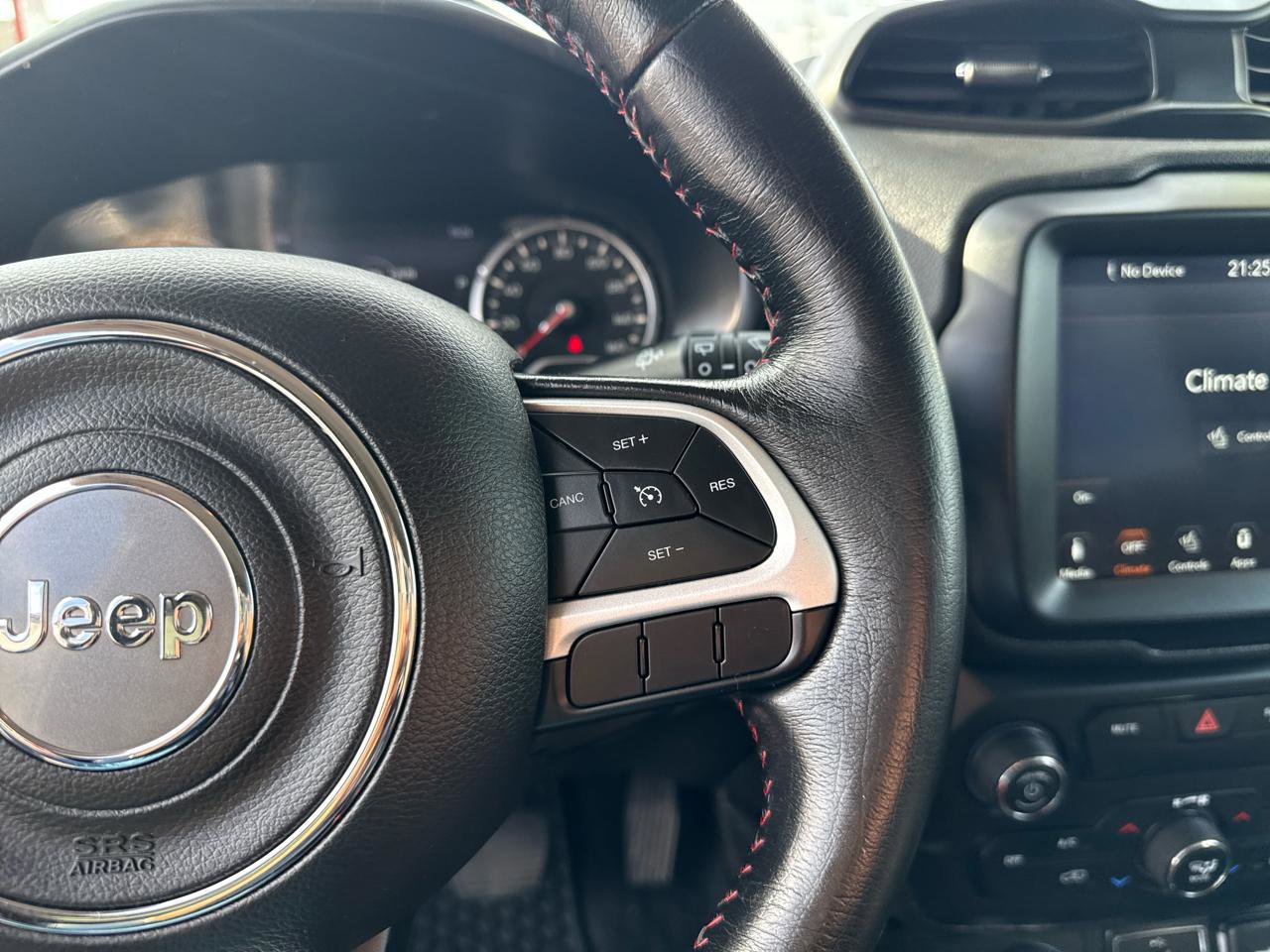 Used 2018 Jeep Renegade Trailhawk AWD/4WD image 16