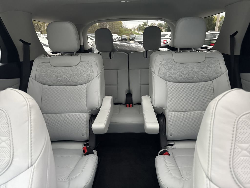 New 2026 Ford Explorer Platinum image 24