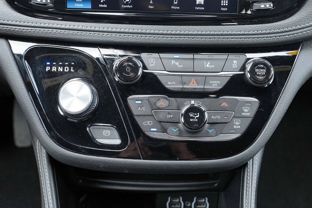 Used 2025 Chrysler Pacifica Limited FWD image 31