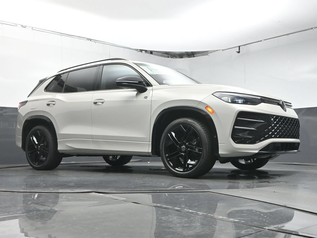 New 2026 Volkswagen Tiguan SE R-Line FWD image 40