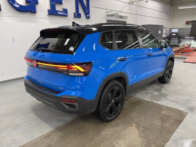 Used 2025 Volkswagen Taos SE AWD/4WD image 4