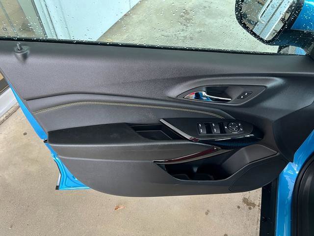 New 2025 Chevrolet Trax LT w/ Sunroof Package image 16