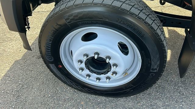 New 2025 Ford F550 2WD Regular Cab Super Duty image 11