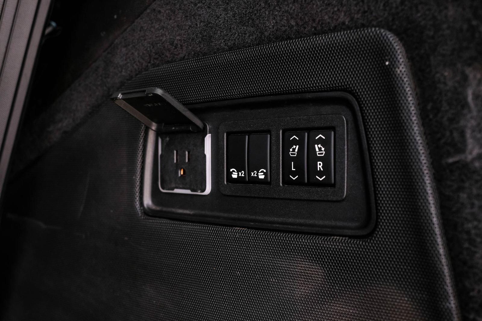 Used 2021 Cadillac Escalade Sport w/ Driver Assist Tech Package image 72