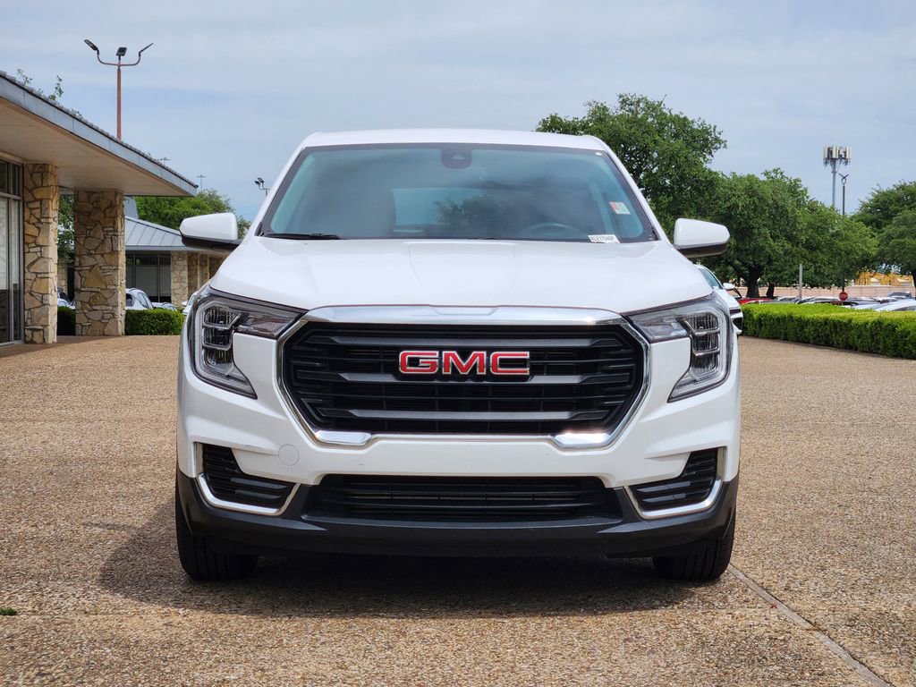 Used 2024 GMC Terrain SLE FWD image 2
