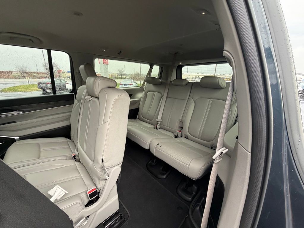 Used 2024 Jeep Wagoneer L Series II w/ Flexible Seating Group image 9