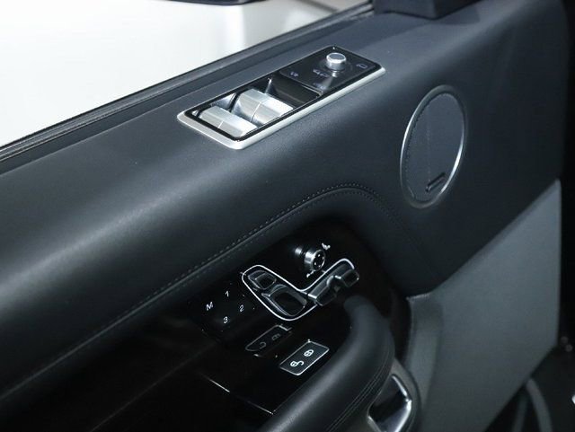 Used 2020 Land Rover Range Rover HSE image 18
