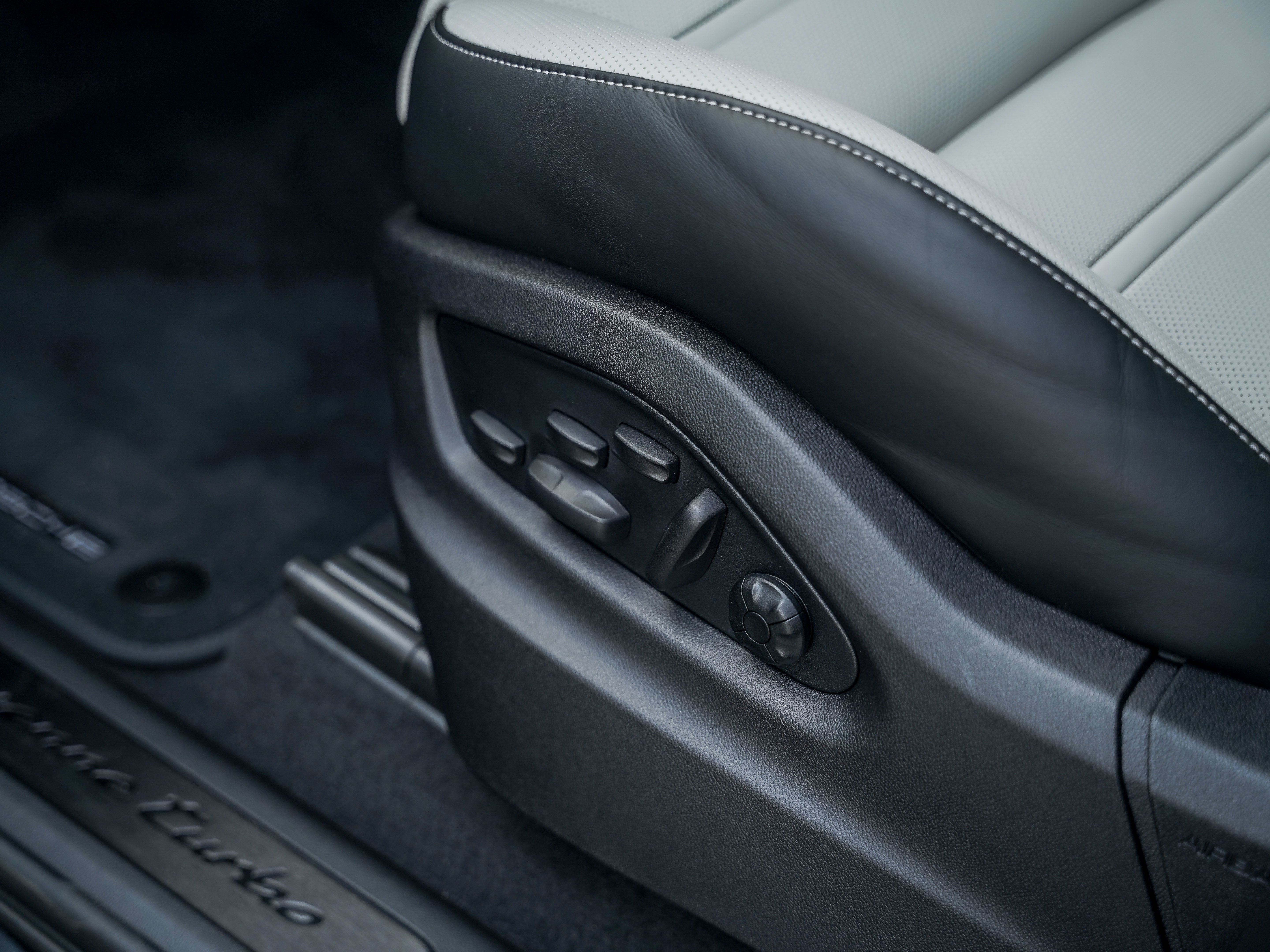 New 2026 Porsche Cayenne Turbo image 17