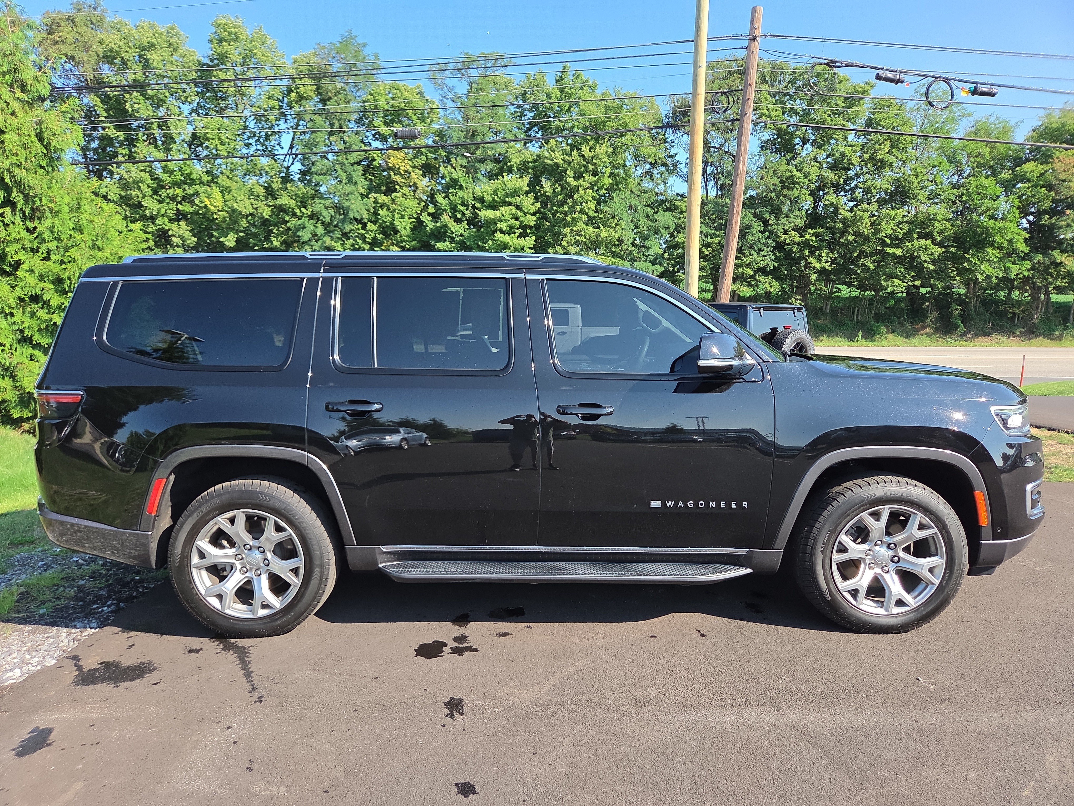 Used 2022 Jeep Wagoneer Series II AWD/4WD image 24