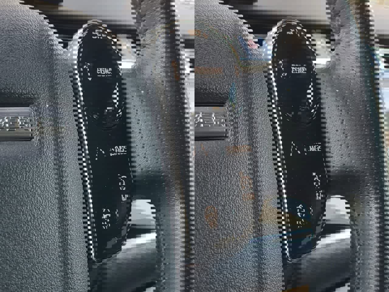 Used 2019 Land Rover Range Rover Velar S image 25