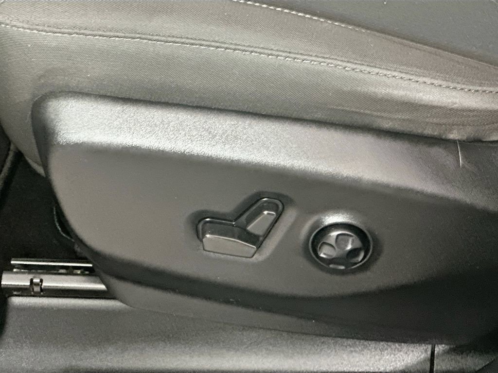 Used 2023 Chrysler Pacifica Touring image 22