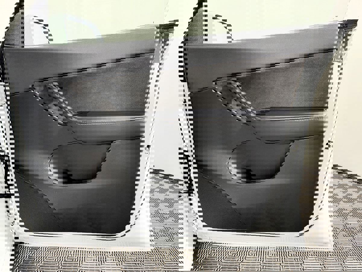 Used 2020 Tesla Model Y Long Range image 38