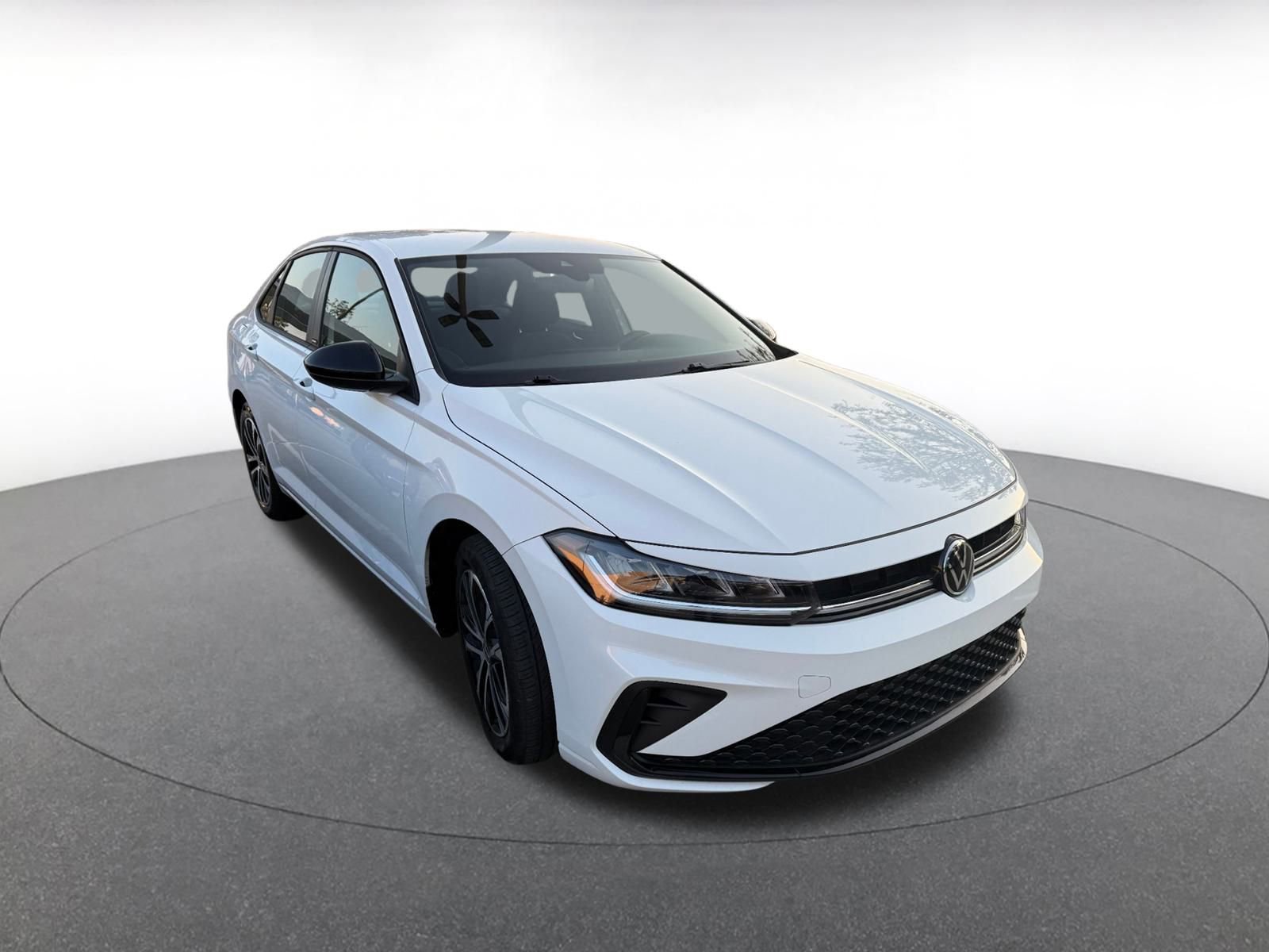 Used 2025 Volkswagen Jetta Sport image 2