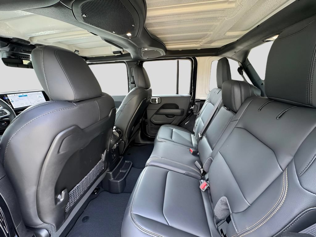 New 2024 Jeep Wrangler Unlimited Sahara w/ Technology Group AWD/4WD image 11