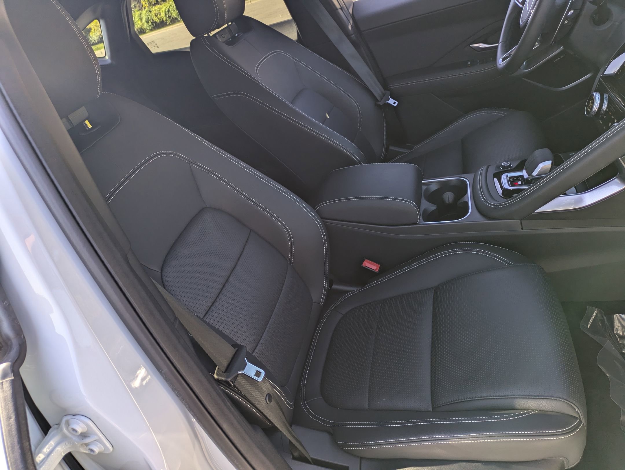 Used 2024 Jaguar E-PACE R-Dynamic SE image 28