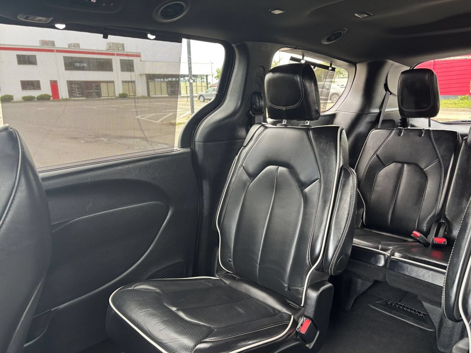 Used 2025 Chrysler Pacifica Limited FWD image 40