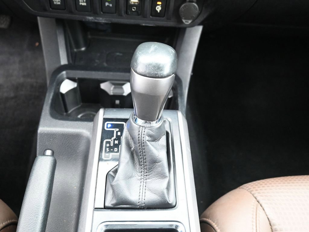Used 2017 Toyota Tacoma Limited AWD/4WD image 23