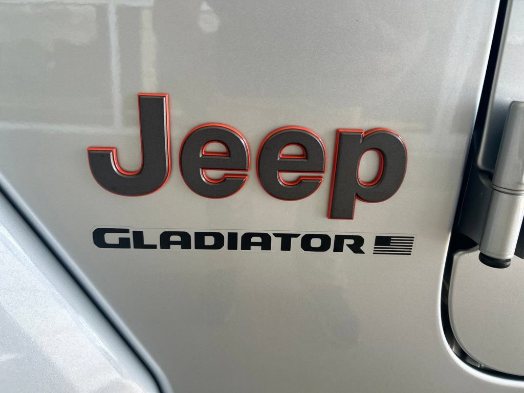 Used 2023 Jeep Gladiator Mojave w/ Cold Weather Group AWD/4WD image 28