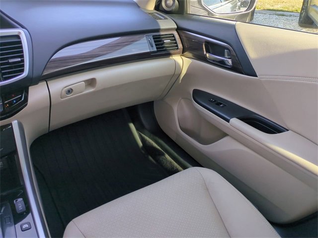 Used 2017 Honda Accord Touring image 18