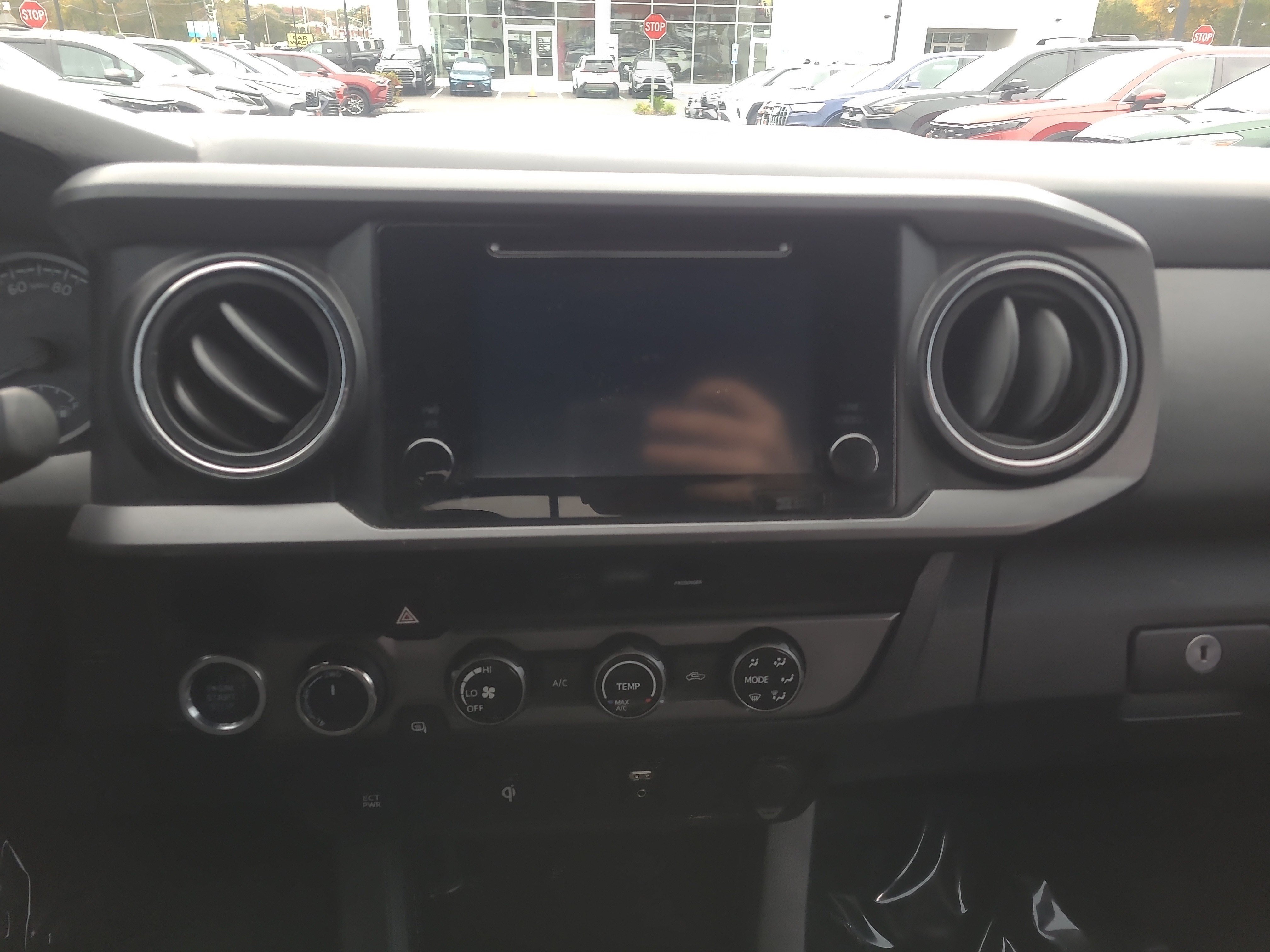 Used 2017 Toyota Tacoma TRD Sport w/ Exterior Package AWD/4WD image 19