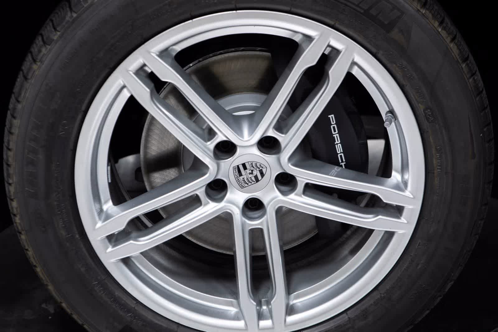 Certified 2026 Porsche Macan AWD/4WD image 11