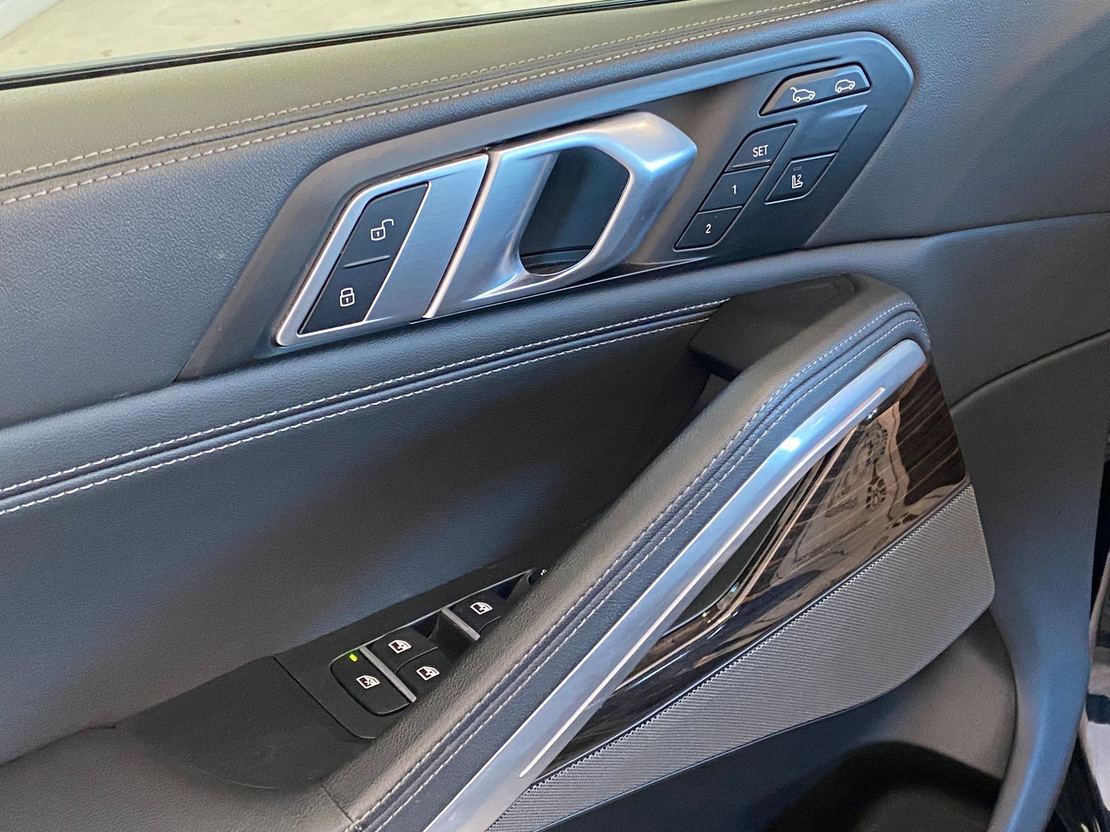 Certified 2025 BMW X6 xDrive40i image 23