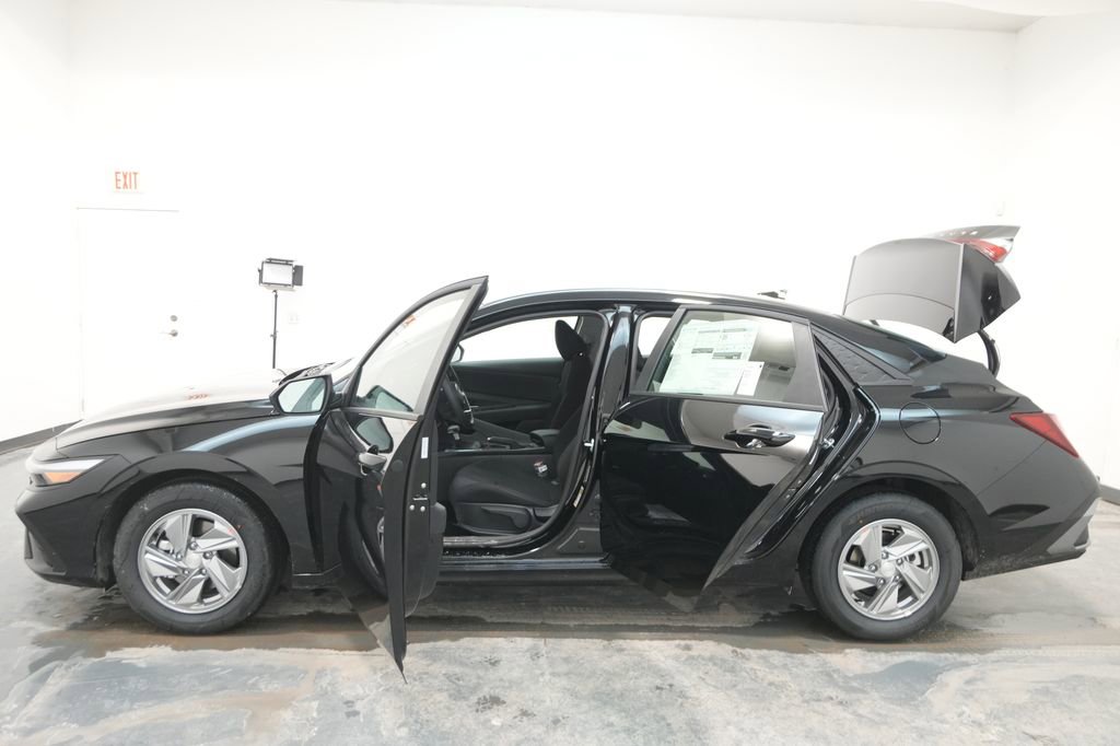 New 2026 Hyundai Elantra SE image 21