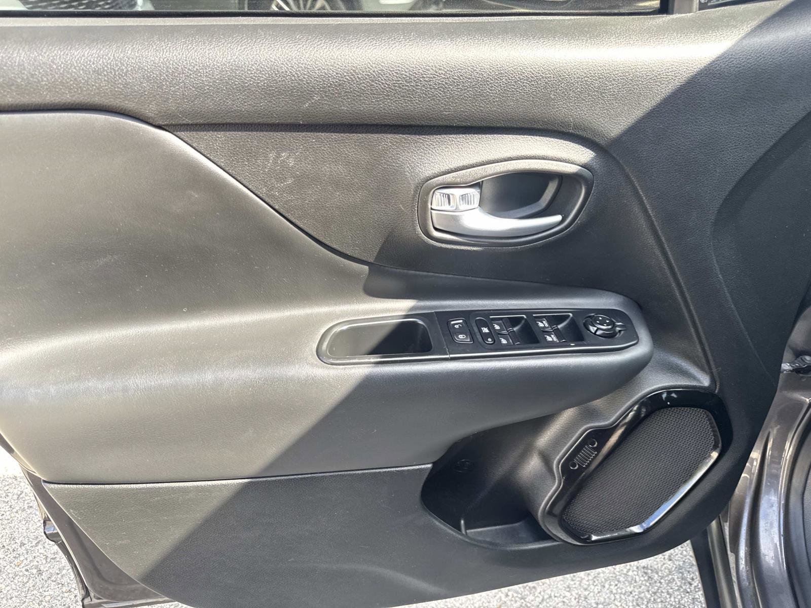 Used 2019 Jeep Renegade Altitude w/ Quick Order Package 2XM image 12