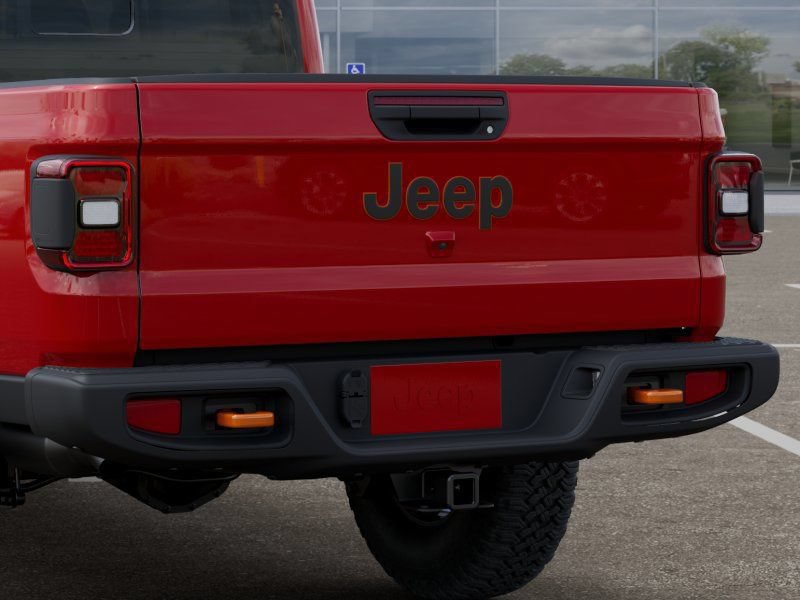 Used 2025 Jeep Gladiator Mojave w/ Convenience Group AWD/4WD image 17