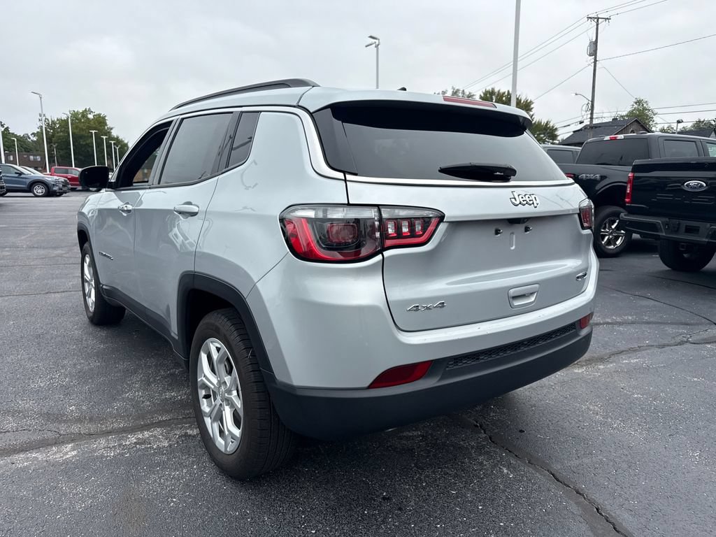 Used 2024 Jeep Compass Latitude AWD/4WD image 9