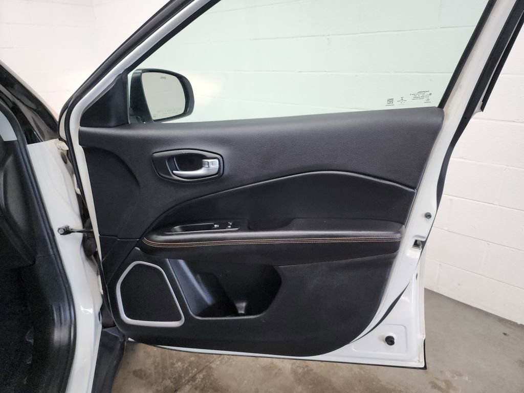 Used 2018 Jeep Compass Limited image 30